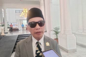 DPRD Jabar mendesak KDM imbangi pembangunan fisik dan isu kemiskinan