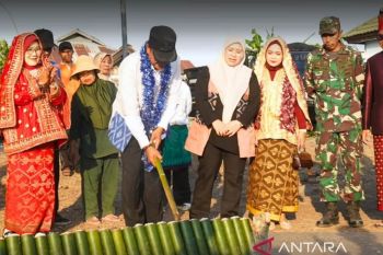 Bupati Sumbawa mendorong generasi muda lestarikan Nimung Rame