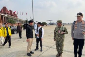 Wapres kunjungi pengungsi, lihat kerusakan pelabuhan di Sikka