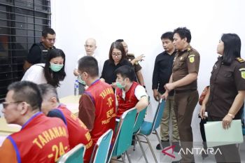 Kejari Surabaya terima pelimpahan 46 tersangka sindikat love scamming