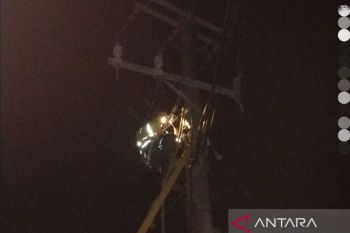 Cuaca ekstrem padamkan listrik di Lahat, PLN ULP Lembayung terjunkan 31 personel