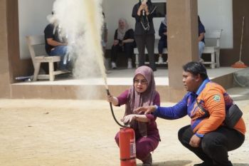 BPDB Balangan latih petugas Puskesmas Awayan gunakan APAR