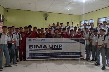 Dosen UNP bantu tingkatkan keterampilan vokasi lewat literasi media pembelajaran digital di Pasaman Barat
