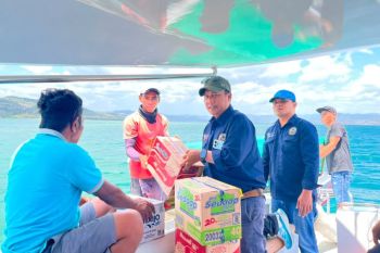 Pemkab Mabar menyalurkan bantuan gempa ke wilayah pesisir Utara