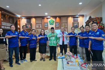 BSG menyerahkan puluhan ekor sapi kurban