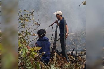 Mahasiswa FISIP UPR bantu padamkan karhutla di Peat Techno Park