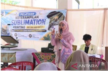 Pelatihan sublimation printing mug dan kaos costum sebagai peluang usaha ekonomi kreatif remaja Nagari Manggopoh