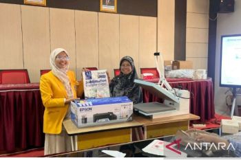 Pelatihan desain dan produksi merchandise berbasis digital printing sebagai pengembangan kompetensi kewirausahaan siswa SMA Pembangunan Laboratorium UNP