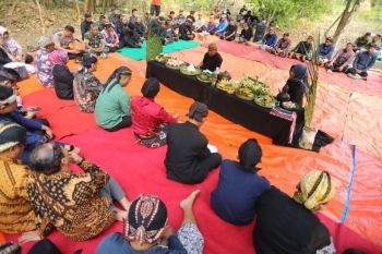 Trenggalek jadikan tradisi metri bumi sarana edukasi pelestarian alam
