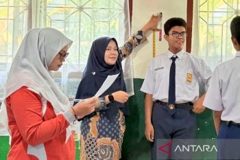 Fasilitator Tanoto Foundation hidupkan Numerasi lewat Pizza dan tinggi badan