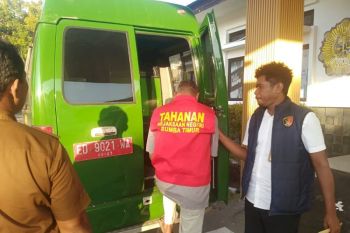 Polda NTT limpahkan tersangka kasus TPPO ke Kejari Waingapu