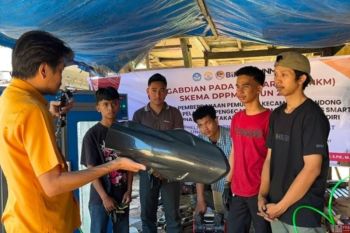 Akademisi UNM bantu pemuda di Pangkep inovasi pengecatan kendaraan