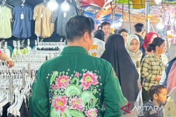 Tanpa pengawalan, PLT Bupati Kuansing blusukan ke warga dan pedagang