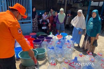 BPBD Makassar distribusikan air bersih ke lokasi kekeringan