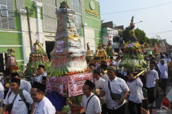 https://cdn.antaranews.com/cache/350x233/2026/08/22/Kirab-Ancak-Agung-220826-sen-5.jpg