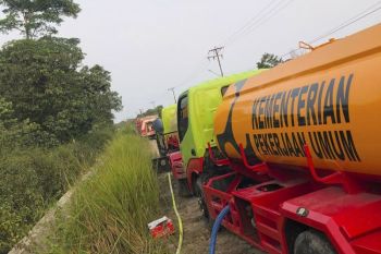 PU mengerahkan truk tangki air dukung penanganan karhutla Tanjung Selor