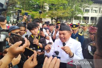 Gubernur serahkan langsung bantuan Jabar untuk rumah korban gempa NTT