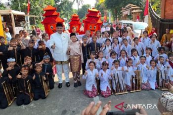 Bupati Bogor hadiahi tim angklung HUT ke- 81 RI jalan-jalan ke Taman Safari