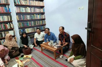 Tiga tips menulis cerpen atau novel dari Hairul