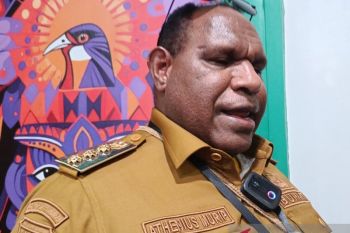 Bupati Murib harap guru tak tinggalkan tugas untuk layani siswa Jayawijaya