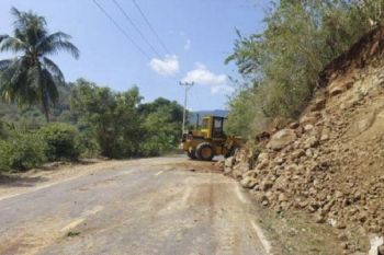 Kementerian PU tangani 34 titik longsor dan 9 jembatan di Flores, NTT