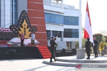 Civitas Akademika UNG Gelar Upacara Peringatan HUT RI ke-81