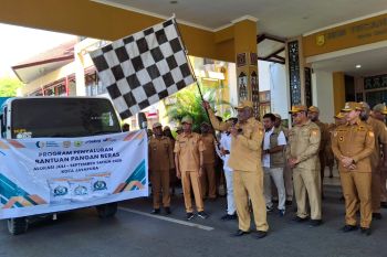 Pemkot Jayapura-Bulog salurkan bantuan pangan bagi masyarakat