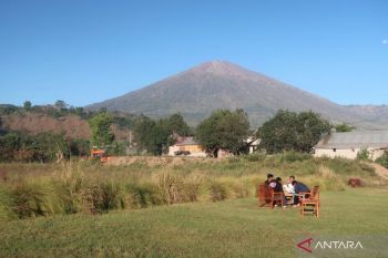 Menghidupkan kembali dua warisan budaya di lereng Rinjani