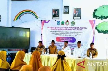 Kemenag Dompu meningkatkan kompetensi guru PAI beradaptasi era digital