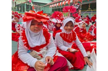 Semarakan HUT RI, SD Muhammadiyah Muara Teweh gelar Pawai Kemerdekaan