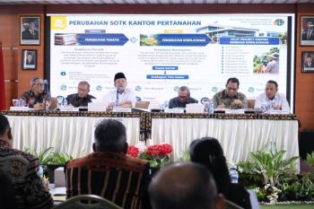 Beri pengarahan soal layanan di Kanwil BPN Provinsi NTT, Menteri Nusron: Gunakan sudut pandang masyarakat