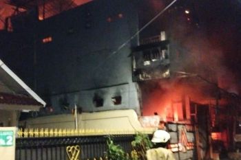 Empat orang tewas dalam kebakaran rumah di Tebet