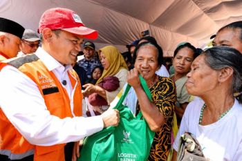 Baznas menyalurkan paket logistik keluarga bagi penyintas gempa di NTT