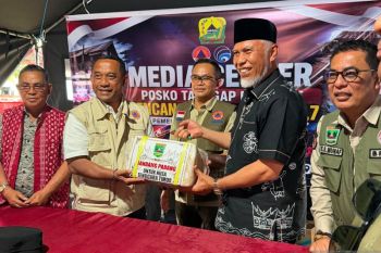 Pemprov Sumbar bantu 2,1 ton rendang untuk korban bencana NTT