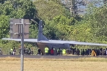 Pesawat milik TNI AL tergelincir di Bandara Hasanuddin Makassar