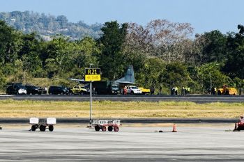 Pesawat Cassa tergelincir di Bandara Hasanuddin