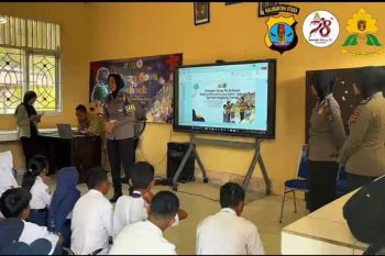 Polwan Polda Kaltara Gelar Kegiatan Goes To School