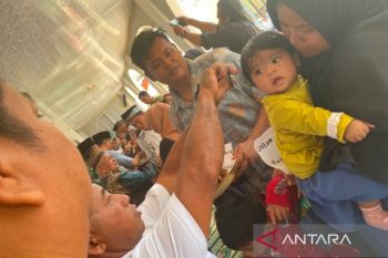 Pemkab Bangka Barat fasilitasi adat cukur rambut warga Desa Semulut