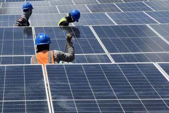 Menteri Bahlil: Program PLTS 100 GWp akan sasar desa tanpa listrik