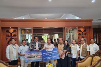 BI menyalurkan bantuan bagi warga terdampak gempa Flores