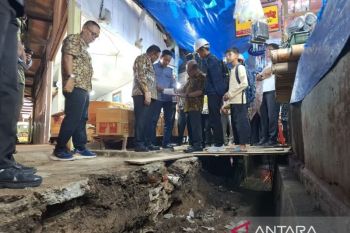 Pemkot Bukittinggi revitalisasi drainase Pasar Bawah antisipas genangan air