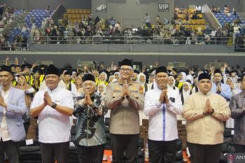 Polda Sumsel salurkan 5.000 buku hijaiyah untuk bebaskan santri dari buta aksara Alquran