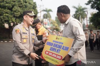 Polres Bogor salurkan Rp100 juta untuk bantu korban bencana gempa di NTT