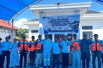 KUPP Molawe bagikan jaket pelampung gratis bagi nelayan di Konut