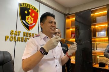 Polisi tangkap tersangka pembunuhan satu keluarga di Palu