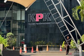 KPK panggil tersangka kasus dana hibah dan istri eks Ketua DPRD Jatim