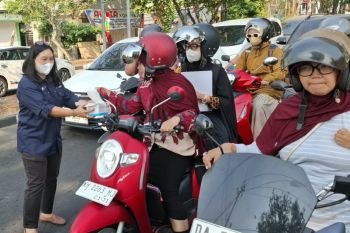 DLH Palangka Raya bagikan 1.000 masker minimalkan dampak kabut asap