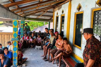 PLN mengedukasi warga pedalaman Sumba Barat terkait keselamatan berlistrik