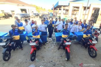 Pemprov Gorontalo berikan nelayan motor dilengkapi kotak pendingin