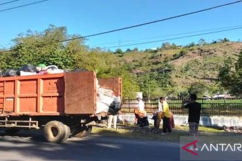 DLH Kota Bima menerapkan pembayaran retribusi sampah pakai QRIS